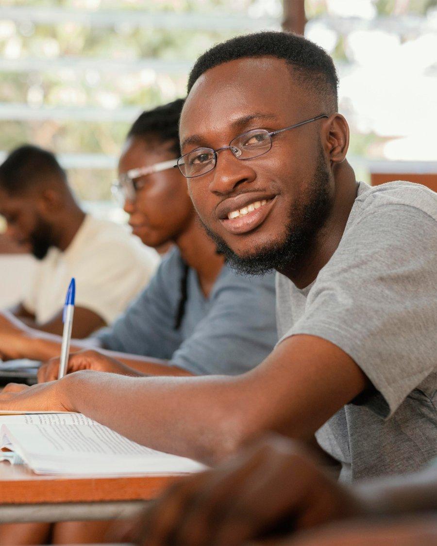 Apprenants suivant un cours d'allemand au Deutschzentrum KAGEDEV